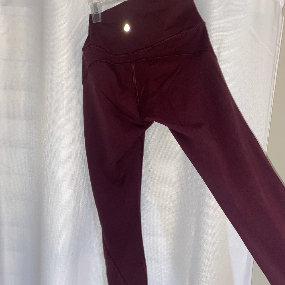 LULULEMON: size 6 Invigorate leggings